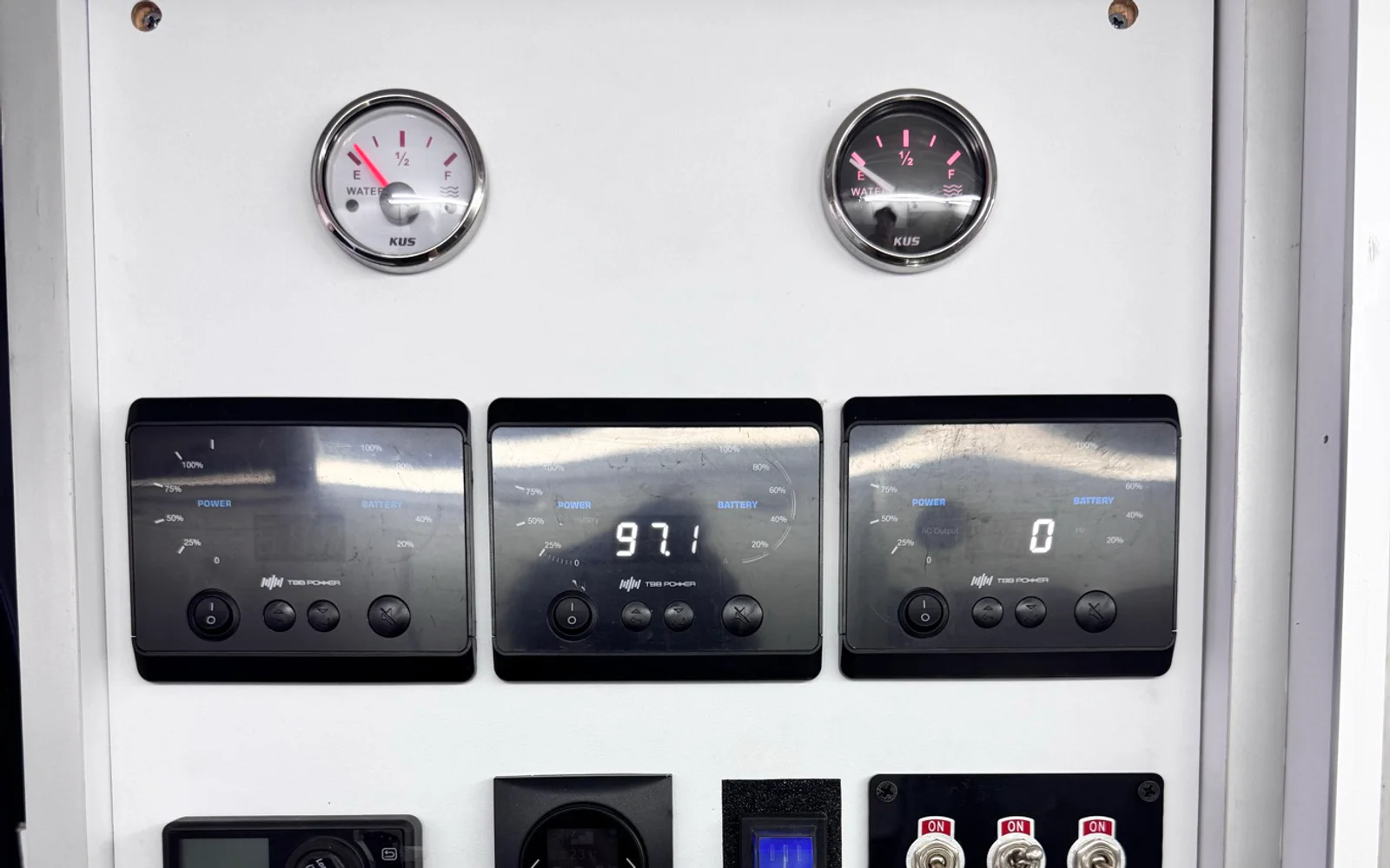 Water, power, battery, and climate controls in the grooming van demo