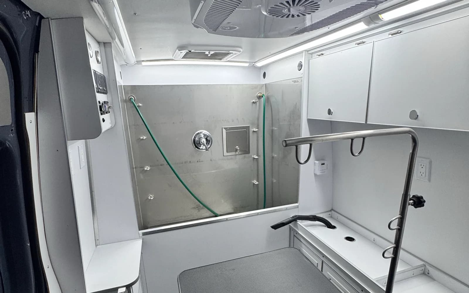 Real California demo grooming workspace with wash tub and lift table